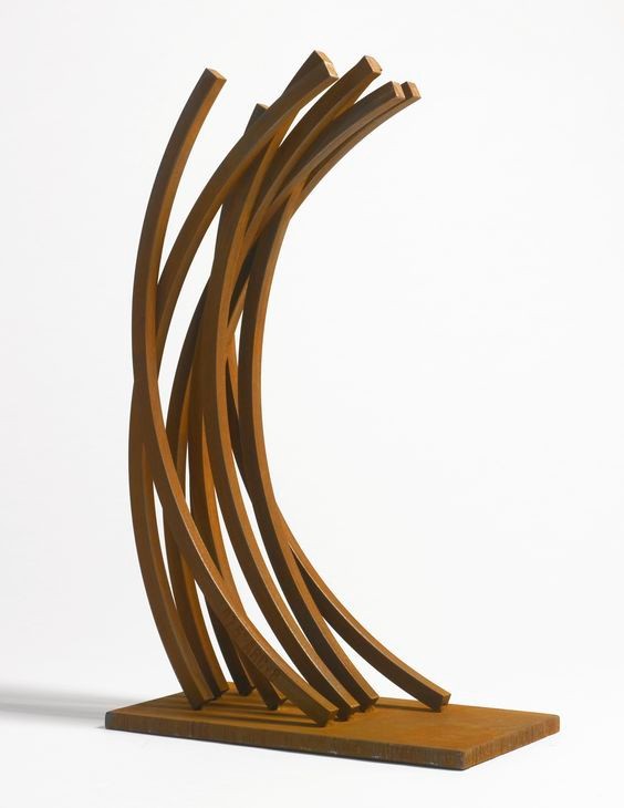 Scultura astratta esterna