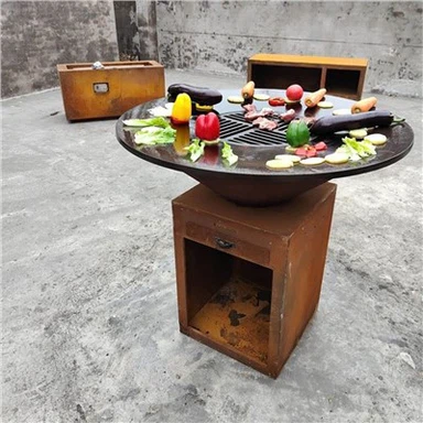 Camino con griglia per barbecue in acciaio corten