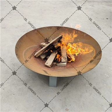 Braciere in acciaio corten con ciotola per l'acqua