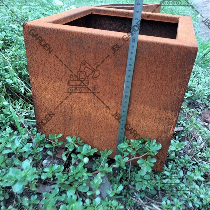 Veradek Outdoor Planter