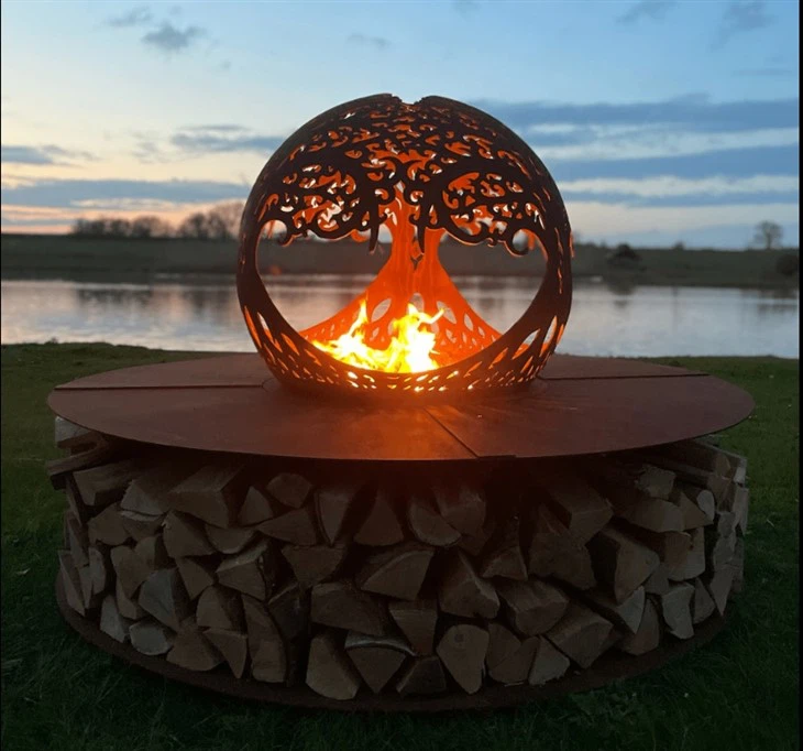 Pit di fuoco sferico arrugginito di Corten